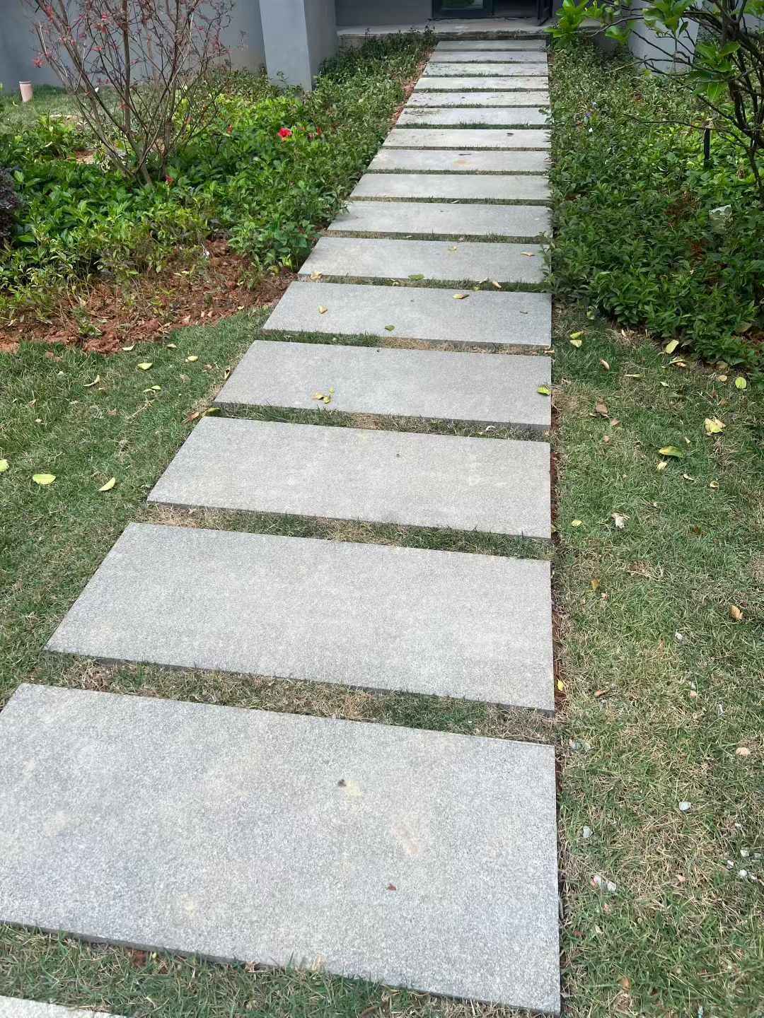 大同 芝麻黑小区踏步、汀步石铺装效果